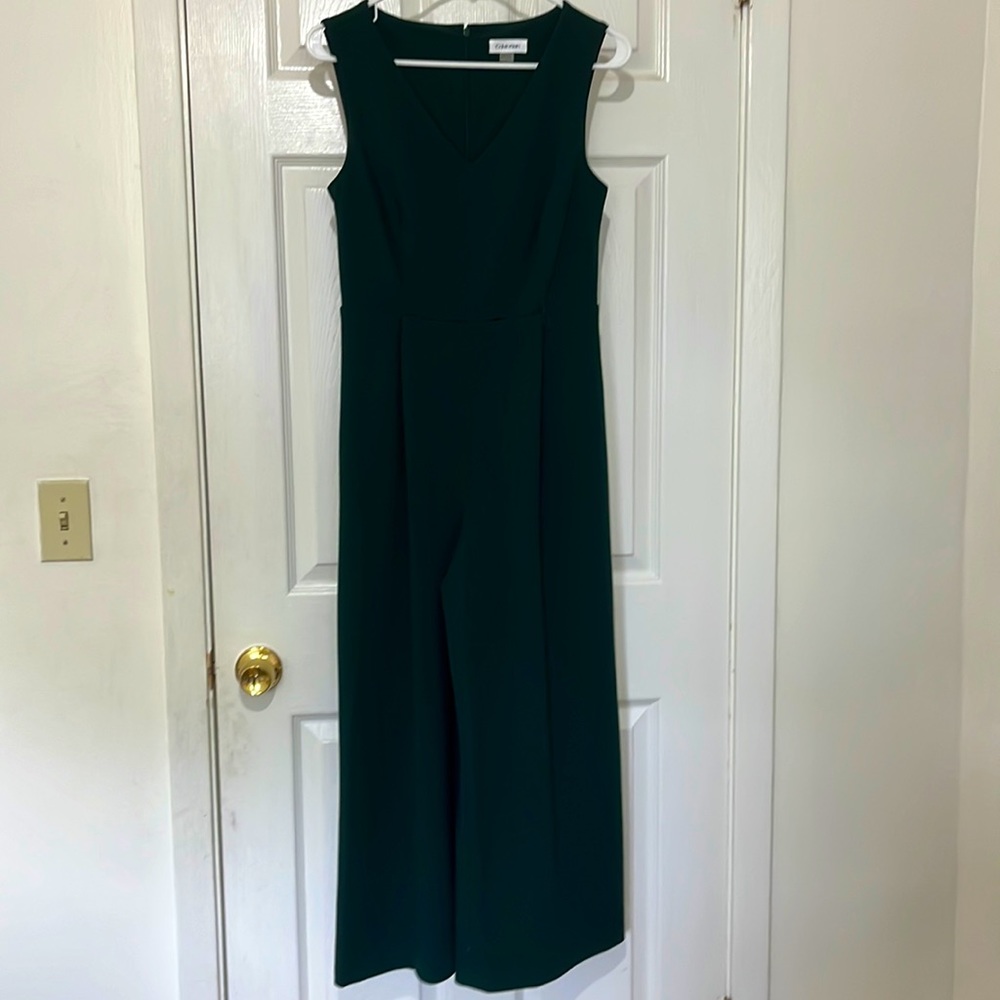 Dark royal green color